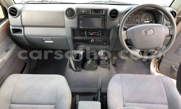 Sayi Na hannu Toyota Land Cruiser Blue Mota in Mafeteng a Mafeteng Sayi Na hannu Toyota Land Cruiser Blue Mota in Mafeteng a Mafeteng