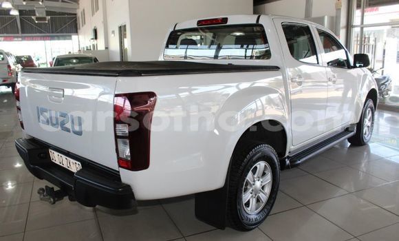 Sayi Na hannu Isuzu KB White Mota in Peka a Leribe Sayi Na hannu Isuzu KB White Mota in Peka a Leribe