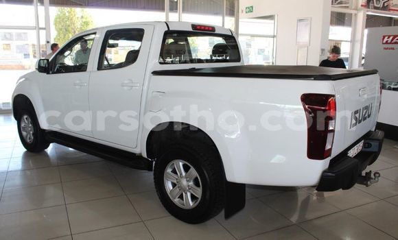 Sayi Na hannu Isuzu KB White Mota in Peka a Leribe Sayi Na hannu Isuzu KB White Mota in Peka a Leribe