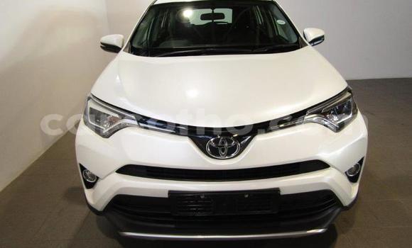 Sayi Na hannu Toyota RAV4 White Mota in Maseru a Maseru Sayi Na hannu Toyota RAV4 White Mota in Maseru a Maseru