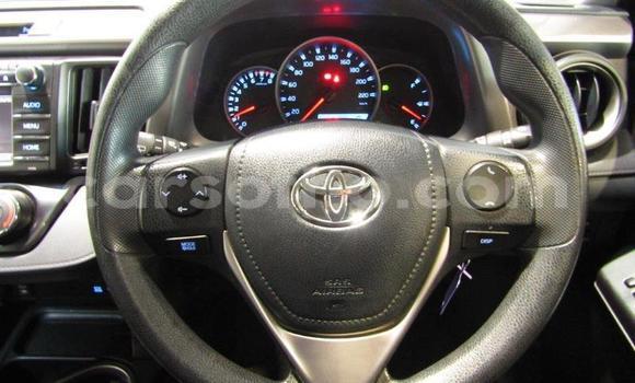 Sayi Na hannu Toyota RAV4 White Mota in Maseru a Maseru Sayi Na hannu Toyota RAV4 White Mota in Maseru a Maseru