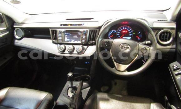 Sayi Na hannu Toyota RAV4 White Mota in Maseru a Maseru Sayi Na hannu Toyota RAV4 White Mota in Maseru a Maseru