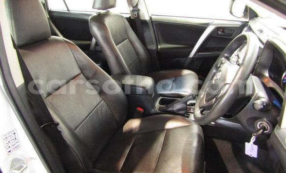 Sayi Na hannu Toyota RAV4 White Mota in Maseru a Maseru Sayi Na hannu Toyota RAV4 White Mota in Maseru a Maseru