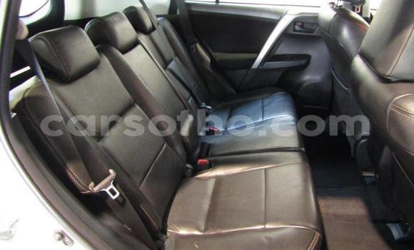 Sayi Na hannu Toyota RAV4 White Mota in Maseru a Maseru Sayi Na hannu Toyota RAV4 White Mota in Maseru a Maseru