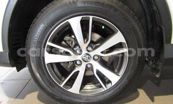 Sayi Na hannu Toyota RAV4 White Mota in Maseru a Maseru Sayi Na hannu Toyota RAV4 White Mota in Maseru a Maseru