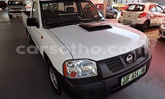 Sayi Na hannu Nissan Hardbody White Mota in Mafeteng a Mafeteng Sayi Na hannu Nissan Hardbody White Mota in Mafeteng a Mafeteng