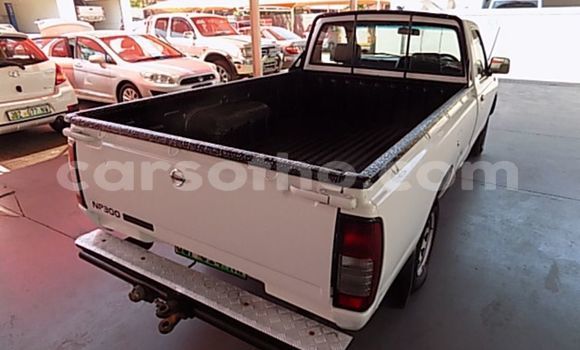 Sayi Na hannu Nissan Hardbody White Mota in Mafeteng a Mafeteng Sayi Na hannu Nissan Hardbody White Mota in Mafeteng a Mafeteng