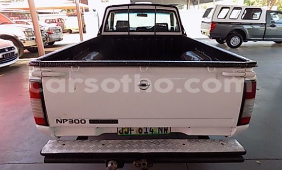 Sayi Na hannu Nissan Hardbody White Mota in Mafeteng a Mafeteng Sayi Na hannu Nissan Hardbody White Mota in Mafeteng a Mafeteng