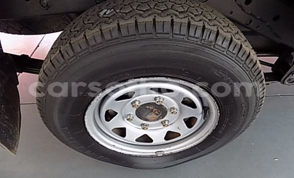 Sayi Na hannu Nissan Hardbody White Mota in Mafeteng a Mafeteng Sayi Na hannu Nissan Hardbody White Mota in Mafeteng a Mafeteng