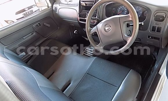 Sayi Na hannu Nissan Hardbody White Mota in Mafeteng a Mafeteng Sayi Na hannu Nissan Hardbody White Mota in Mafeteng a Mafeteng