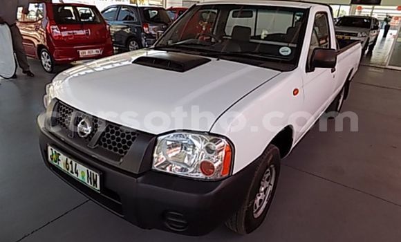 Sayi Na hannu Nissan Hardbody White Mota in Mafeteng a Mafeteng Sayi Na hannu Nissan Hardbody White Mota in Mafeteng a Mafeteng