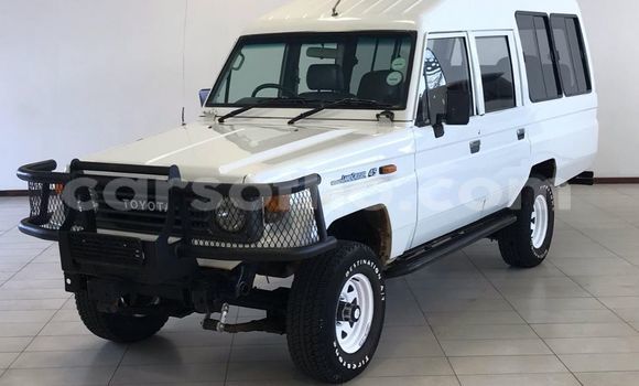Acheter Occasion Voiture Toyota Land Cruiser Blanc à Butha–Buthe, Thaba-Tseka Acheter Occasion Voiture Toyota Land Cruiser Blanc à Butha–Buthe, Thaba-Tseka