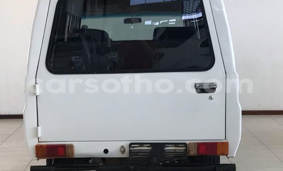 Acheter Occasion Voiture Toyota Land Cruiser Blanc à Butha–Buthe, Thaba-Tseka Acheter Occasion Voiture Toyota Land Cruiser Blanc à Butha–Buthe, Thaba-Tseka