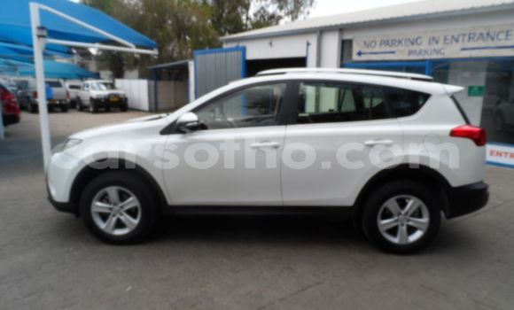 Sayi Na hannu Toyota RAV4 White Mota in Butha–Buthe a Thaba-Tseka Sayi Na hannu Toyota RAV4 White Mota in Butha–Buthe a Thaba-Tseka