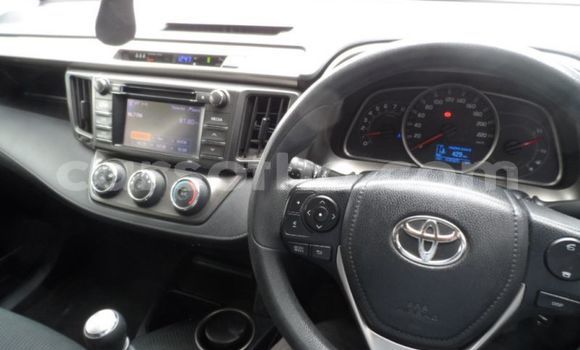 Sayi Na hannu Toyota RAV4 White Mota in Butha–Buthe a Thaba-Tseka Sayi Na hannu Toyota RAV4 White Mota in Butha–Buthe a Thaba-Tseka