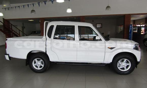 Buy Used Mahindra Armada White Car in Maseru in Maseru Buy Used Mahindra Armada White Car in Maseru in Maseru