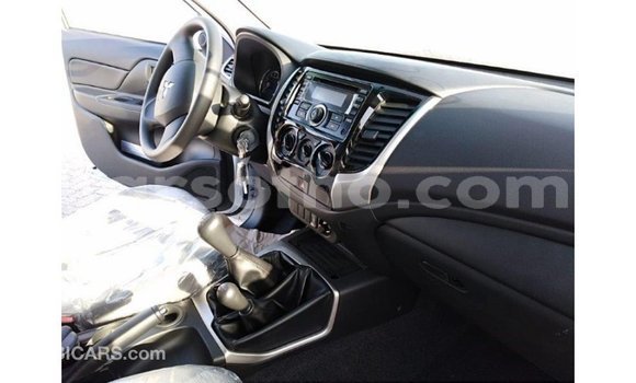 Acheter Import Voiture Mitsubishi L200 Blanc à Import - Dubai, Maseru Acheter Import Voiture Mitsubishi L200 Blanc à Import - Dubai, Maseru