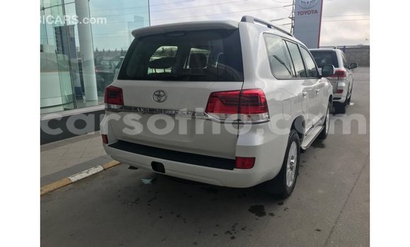 Buy Import Toyota Land Cruiser White Car in Import - Dubai in Maseru Buy Import Toyota Land Cruiser White Car in Import - Dubai in Maseru