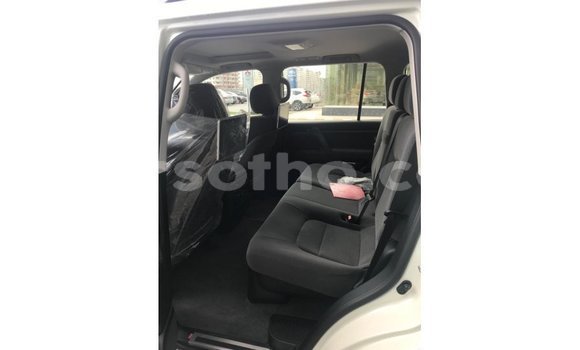 Buy Import Toyota Land Cruiser White Car in Import - Dubai in Maseru Buy Import Toyota Land Cruiser White Car in Import - Dubai in Maseru