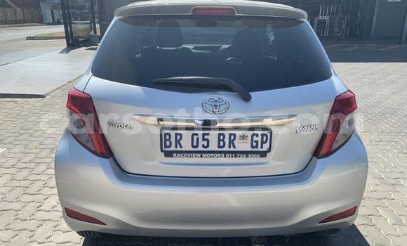 Sayi Na hannu Toyota Yaris Silver Mota in Maseru a Maseru Sayi Na hannu Toyota Yaris Silver Mota in Maseru a Maseru