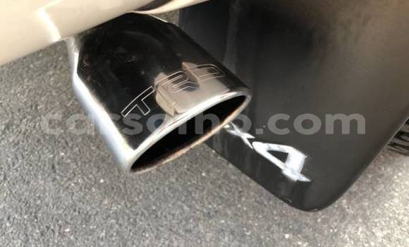 Sayi Na hannu Toyota Hillux White Babbar mota in Maseru a Maseru Sayi Na hannu Toyota Hillux White Babbar mota in Maseru a Maseru