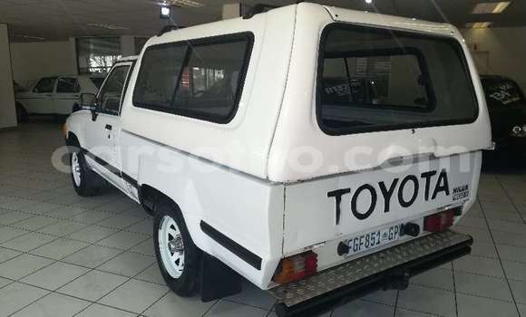 Sayi Na hannu Toyota Hilux White Mota in Maseru a Maseru Sayi Na hannu Toyota Hilux White Mota in Maseru a Maseru