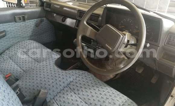 Sayi Na hannu Toyota Hilux White Mota in Maseru a Maseru Sayi Na hannu Toyota Hilux White Mota in Maseru a Maseru