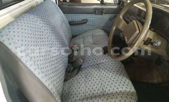 Sayi Na hannu Toyota Hilux White Mota in Maseru a Maseru Sayi Na hannu Toyota Hilux White Mota in Maseru a Maseru