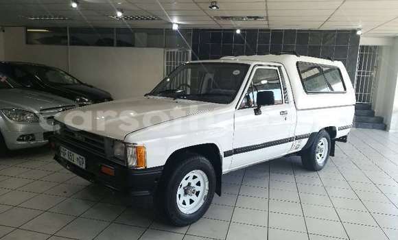 Sayi Na hannu Toyota Hilux White Mota in Maseru a Maseru Sayi Na hannu Toyota Hilux White Mota in Maseru a Maseru