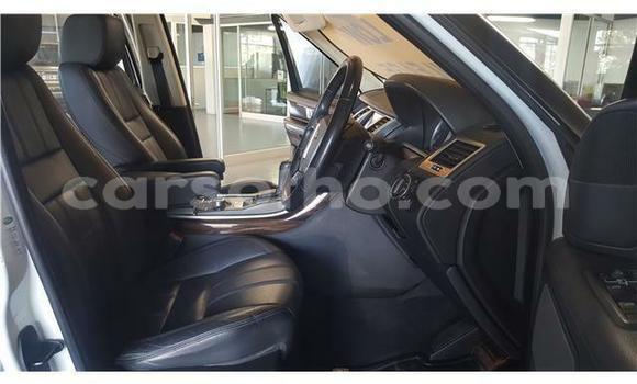 Acheter Occasion Voiture Land Rover Range Rover Sport Blanc à Maseru, Maseru Acheter Occasion Voiture Land Rover Range Rover Sport Blanc à Maseru, Maseru