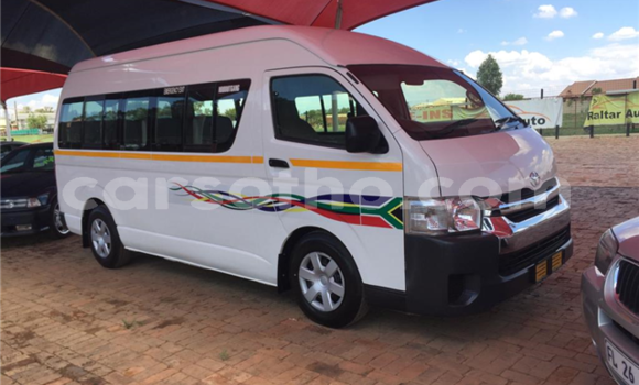 Acheter Occasion Voiture Toyota iQ Blanc à Maseru, Maseru Acheter Occasion Voiture Toyota iQ Blanc à Maseru, Maseru