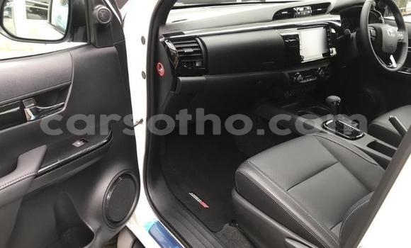 اشتري مستعمل Toyota Hilux White سيارة في Maputsoe في Leribe اشتري مستعمل Toyota Hilux White سيارة في Maputsoe في Leribe