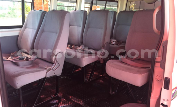 Acheter Occasion Voiture Toyota iQ Blanc à Maseru, Maseru Acheter Occasion Voiture Toyota iQ Blanc à Maseru, Maseru