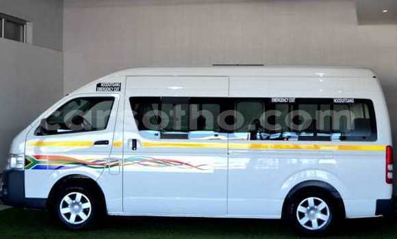 Sayi Na hannu Toyota Grand HiAce White Mota in Hlotse a Leribe Sayi Na hannu Toyota Grand HiAce White Mota in Hlotse a Leribe