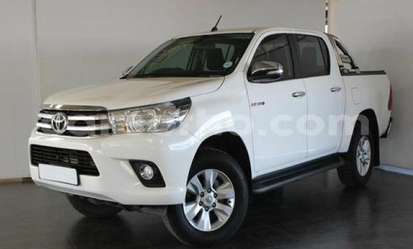 Sayi Na hannu Toyota Hilux White Mota in Maseru a Maseru Sayi Na hannu Toyota Hilux White Mota in Maseru a Maseru