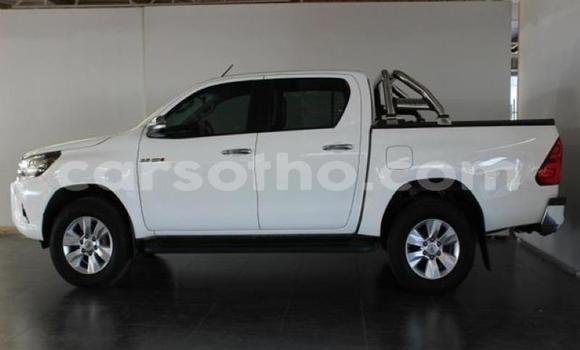 Sayi Na hannu Toyota Hilux White Mota in Maseru a Maseru Sayi Na hannu Toyota Hilux White Mota in Maseru a Maseru