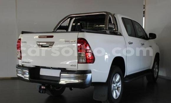 Sayi Na hannu Toyota Hilux White Mota in Maseru a Maseru Sayi Na hannu Toyota Hilux White Mota in Maseru a Maseru