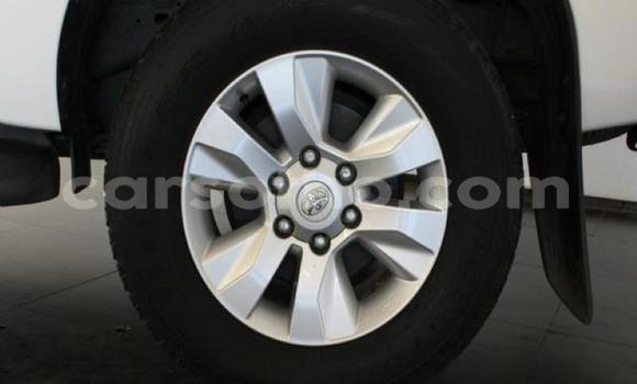 Sayi Na hannu Toyota Hilux White Mota in Maseru a Maseru Sayi Na hannu Toyota Hilux White Mota in Maseru a Maseru