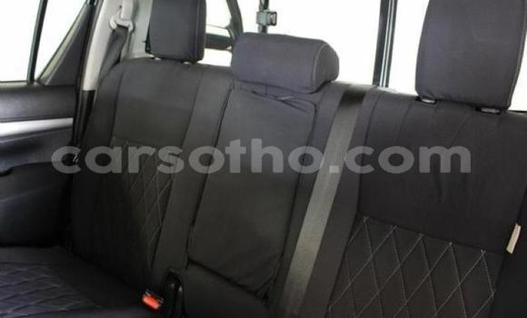 Sayi Na hannu Toyota Hilux White Mota in Maseru a Maseru Sayi Na hannu Toyota Hilux White Mota in Maseru a Maseru