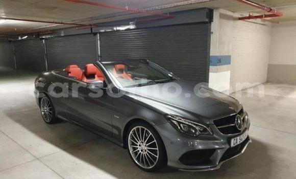 Sayi Na hannu Mercedes-Benz E–Class Silver Mota in Maseru a Maseru Sayi Na hannu Mercedes-Benz E–Class Silver Mota in Maseru a Maseru