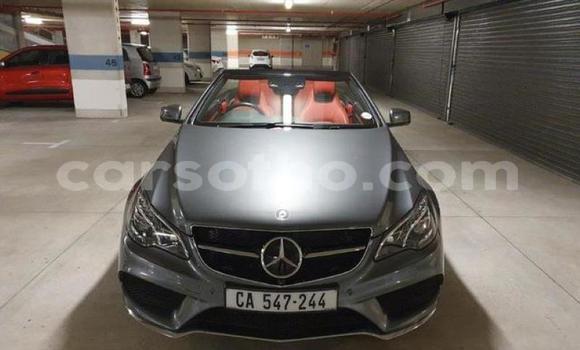 Sayi Na hannu Mercedes-Benz E–Class Silver Mota in Maseru a Maseru Sayi Na hannu Mercedes-Benz E–Class Silver Mota in Maseru a Maseru