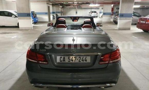 Sayi Na hannu Mercedes-Benz E–Class Silver Mota in Maseru a Maseru Sayi Na hannu Mercedes-Benz E–Class Silver Mota in Maseru a Maseru