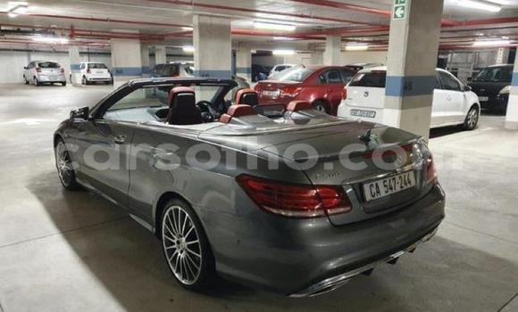 Sayi Na hannu Mercedes-Benz E–Class Silver Mota in Maseru a Maseru Sayi Na hannu Mercedes-Benz E–Class Silver Mota in Maseru a Maseru