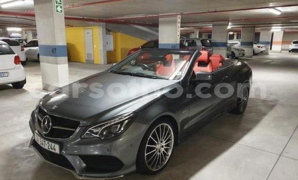 Sayi Na hannu Mercedes-Benz E–Class Silver Mota in Maseru a Maseru Sayi Na hannu Mercedes-Benz E–Class Silver Mota in Maseru a Maseru