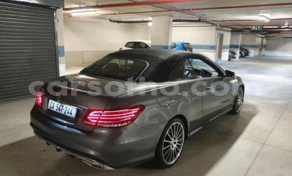 Sayi Na hannu Mercedes-Benz E–Class Silver Mota in Maseru a Maseru Sayi Na hannu Mercedes-Benz E–Class Silver Mota in Maseru a Maseru