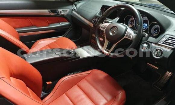 Sayi Na hannu Mercedes-Benz E–Class Silver Mota in Maseru a Maseru Sayi Na hannu Mercedes-Benz E–Class Silver Mota in Maseru a Maseru