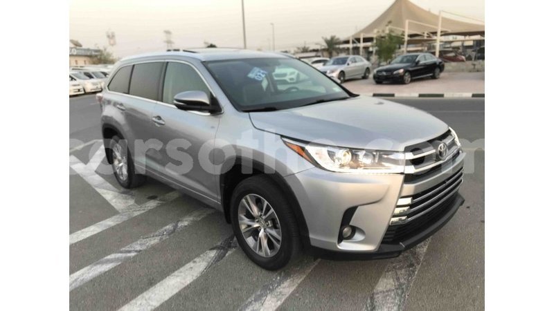 Big with watermark toyota highlander maseru import dubai 13428