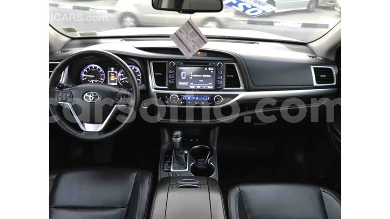 Big with watermark toyota highlander maseru import dubai 13428