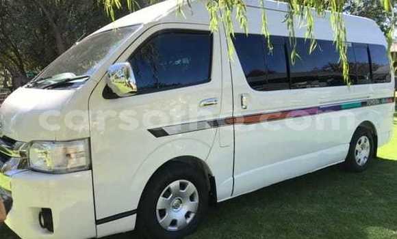 Sayi Na hannu Toyota iQ White Mota in Maputsoe a Leribe Sayi Na hannu Toyota iQ White Mota in Maputsoe a Leribe