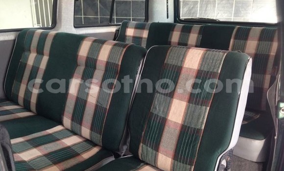 Sayi Na hannu Volkswagen Caravelle Green Mota in Maseru a Maseru Sayi Na hannu Volkswagen Caravelle Green Mota in Maseru a Maseru
